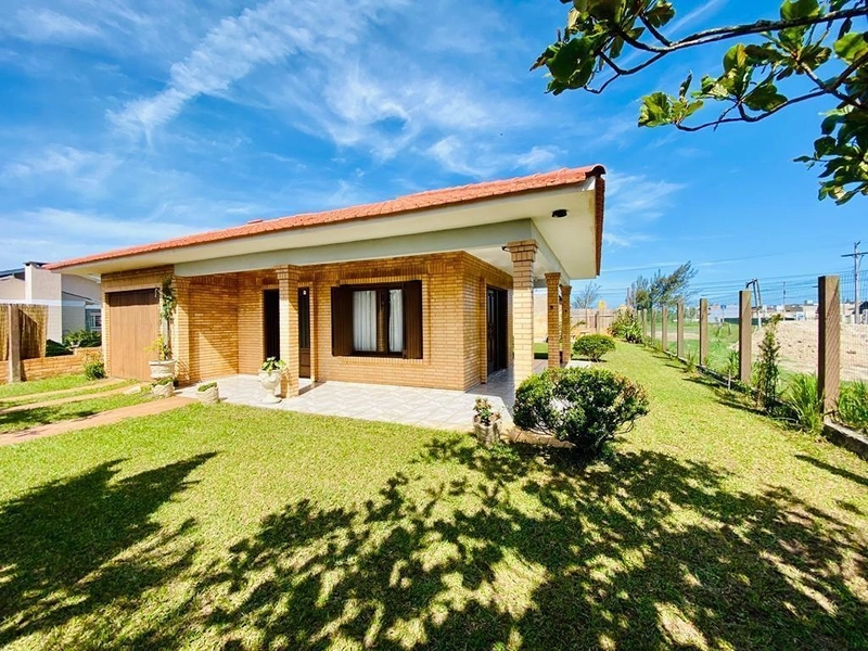 EXCELENTE CASA DE PRAIA COM PISCINA PERTO DO MAR: 1ª foto da galeria de imagens do imóvel