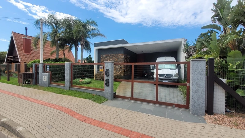 Excelente Casa de Alto Padrão com Piscina : 3ª foto da galeria de imagens do imóvel