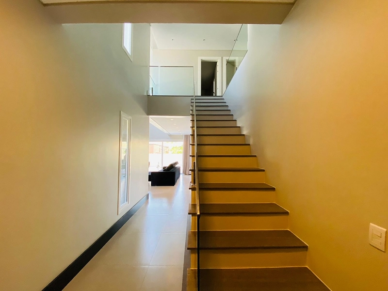 EXCELENTE CASA ALTO PADRÃO EM CONDOMÍNIO: 4ª foto da galeria de imagens do imóvel