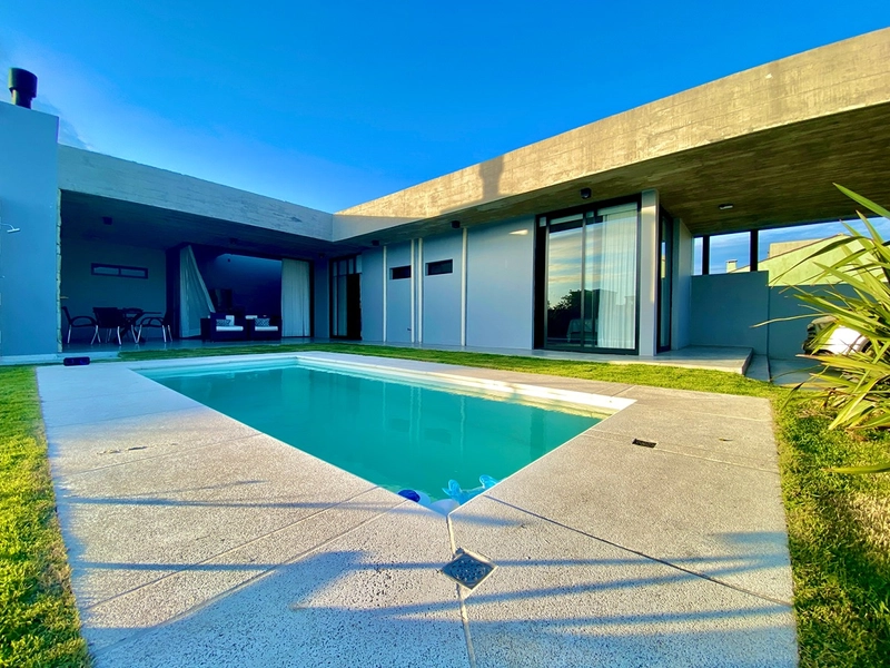 EXCELENTE CASA DE PRAIA: 1ª foto da galeria de imagens do imóvel