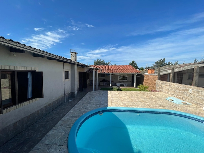 EXCELENTE CASA COM PISCINA: 3ª foto da galeria de imagens do imóvel