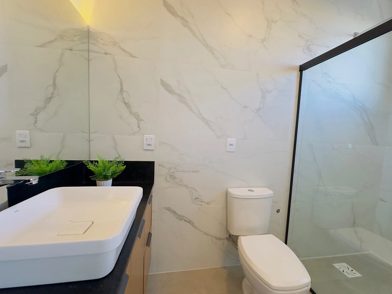 EXCELENTE CASA ALTO PADRÃO BEIRA LAGO COM PISCINA EM CONCRETO: 6ª foto da galeria de imagens do imóvel