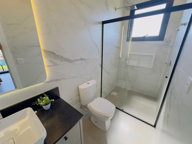 EXCELENTE CASA ALTO PADRÃO BEIRA LAGO COM PISCINA EM CONCRETO: 7ª foto da galeria de imagens do imóvel