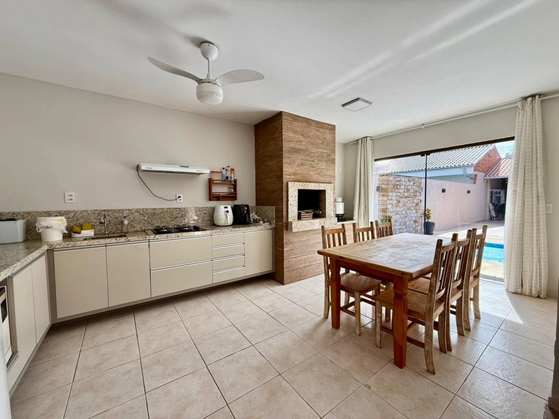 EXCELENTE CASA COM PISCINA: 5ª foto da galeria de imagens do imóvel