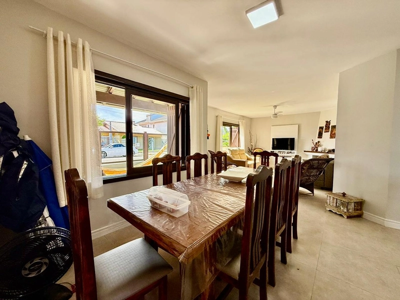 EXCELENTE CASA COM PISCINA: 9ª foto da galeria de imagens do imóvel