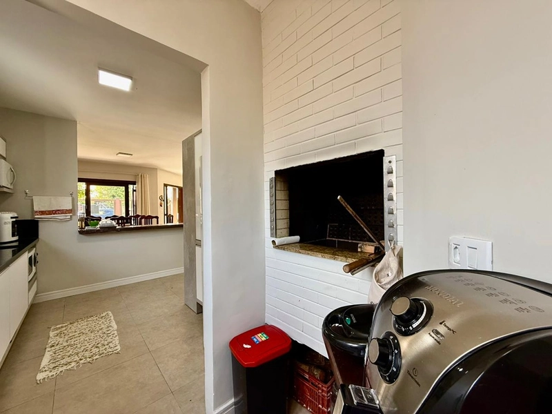 EXCELENTE CASA COM PISCINA: 15ª foto da galeria de imagens do imóvel