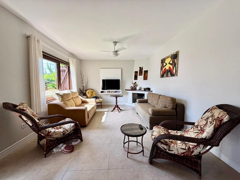 EXCELENTE CASA COM PISCINA: 4ª foto da galeria de imagens do imóvel