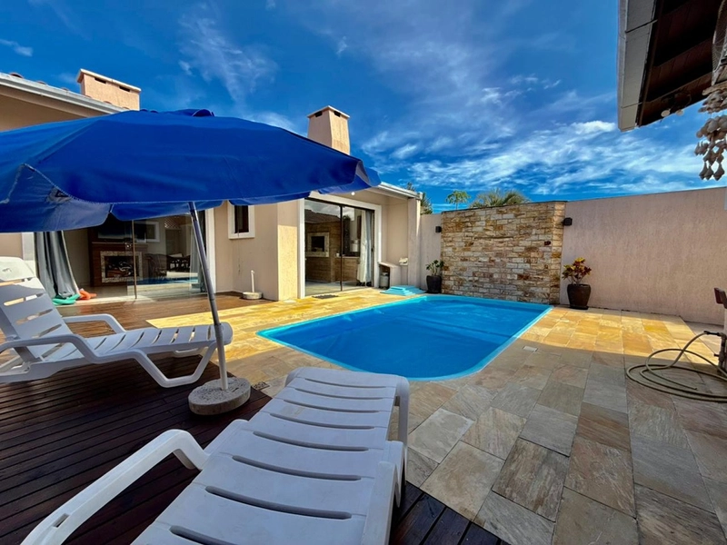 EXCELENTE CASA COM PISCINA: 2ª foto da galeria de imagens do imóvel