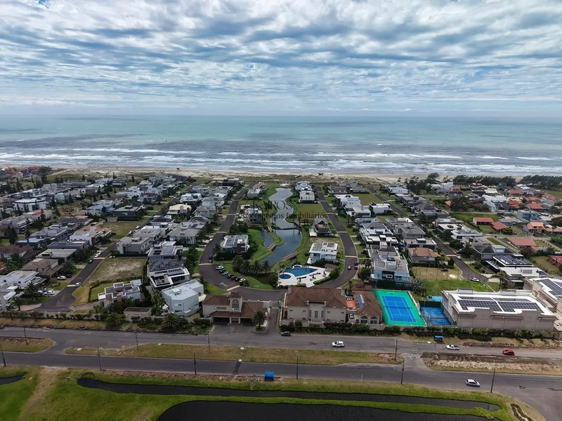 Residência Playa Vista: 3ª foto da galeria de imagens do imóvel