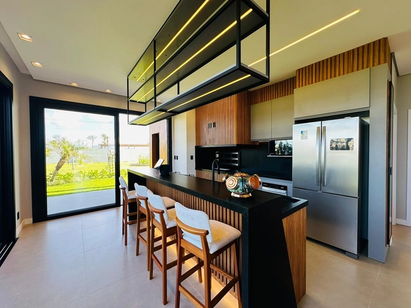 EXCELENTE CASA ALTO PADRÃO EM CONDOMÍNIO: 2ª foto da galeria de imagens do imóvel