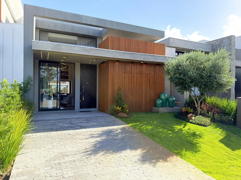 EXCELENTE CASA ALTO PADRÃO COM PISCINA : 1ª foto da galeria de imagens do imóvel