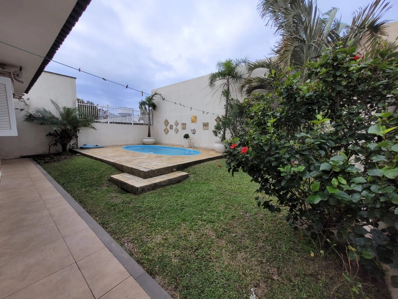 EXCELENTE CASA COM PISCINA: 4ª foto da galeria de imagens do imóvel