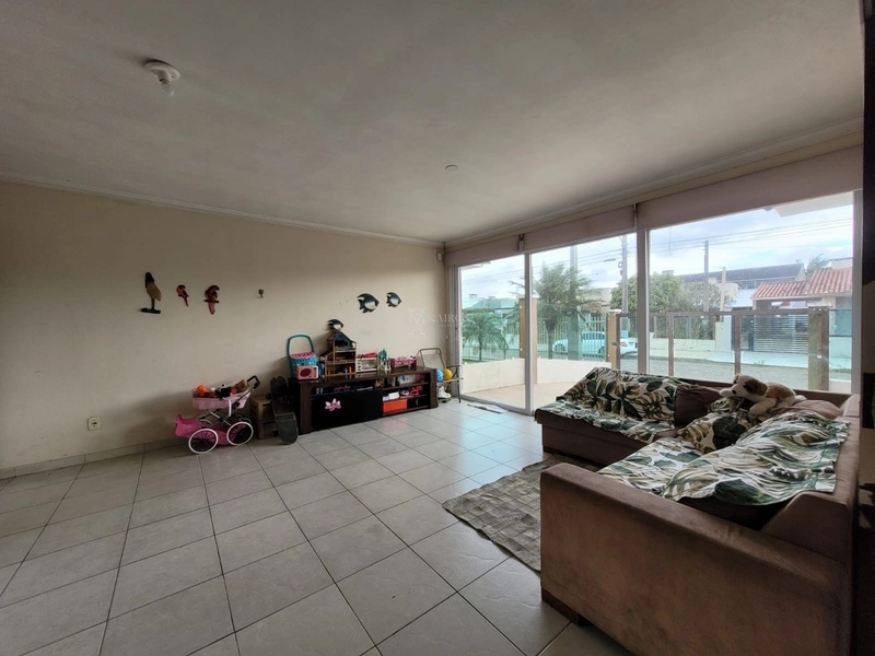 EXCELENTE CASA COM PISCINA: 12ª foto da galeria de imagens do imóvel