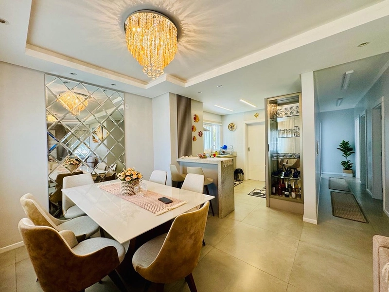 EXCELENTE CASA COM PISCINA: 5ª foto da galeria de imagens do imóvel