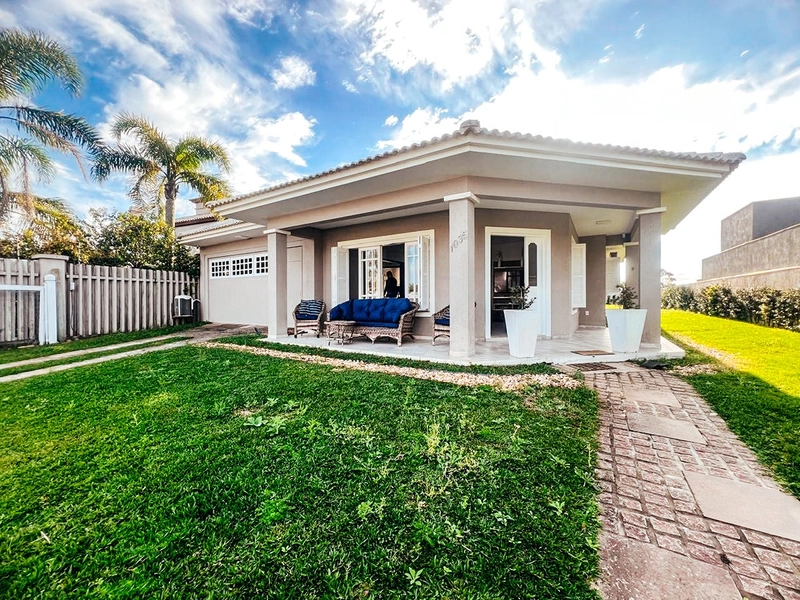 CASA DE PRAIA COM PISCINA: 4ª foto da galeria de imagens do imóvel