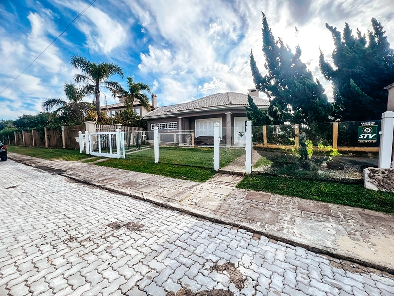 CASA DE PRAIA COM PISCINA: 3ª foto da galeria de imagens do imóvel