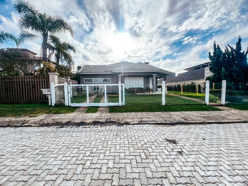 CASA DE PRAIA COM PISCINA: 2ª foto da galeria de imagens do imóvel