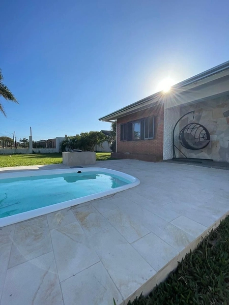 EXCELENTE CASA DE PRAIA EM LAJE COM PISCINA: 1ª foto da galeria de imagens do imóvel