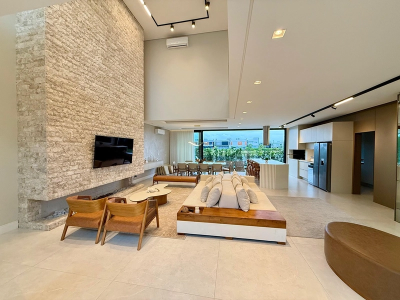 EXCELENTE CASA ALTO PADRÃO EM CONDOMÍNIO: 3ª foto da galeria de imagens do imóvel