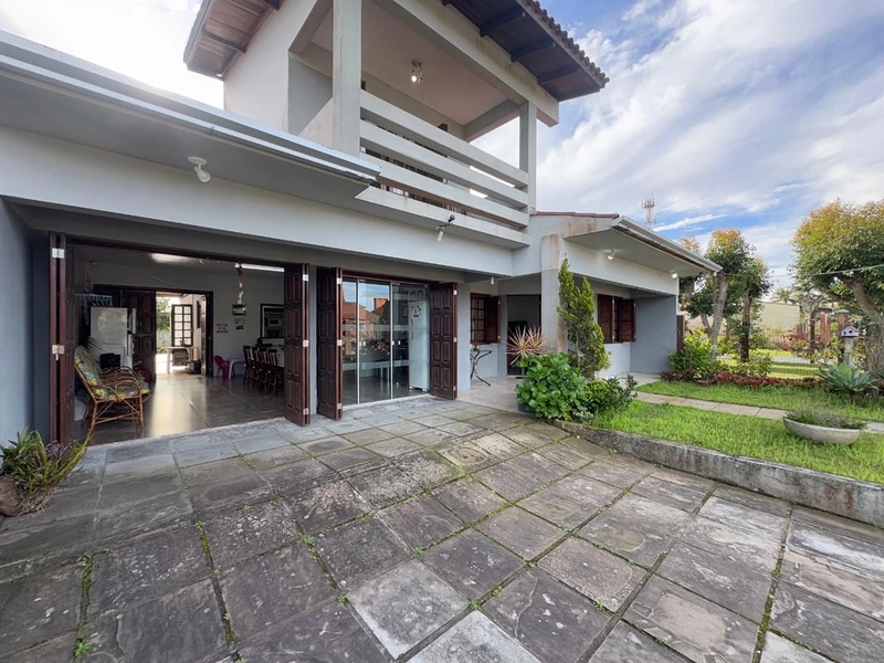 EXCELENTE CASA DE PRAIA PRÓXIMA AO MAR COM PISCINA: 1ª foto da galeria de imagens do imóvel