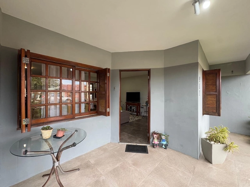 EXCELENTE CASA DE PRAIA PRÓXIMA AO MAR COM PISCINA: 2ª foto da galeria de imagens do imóvel