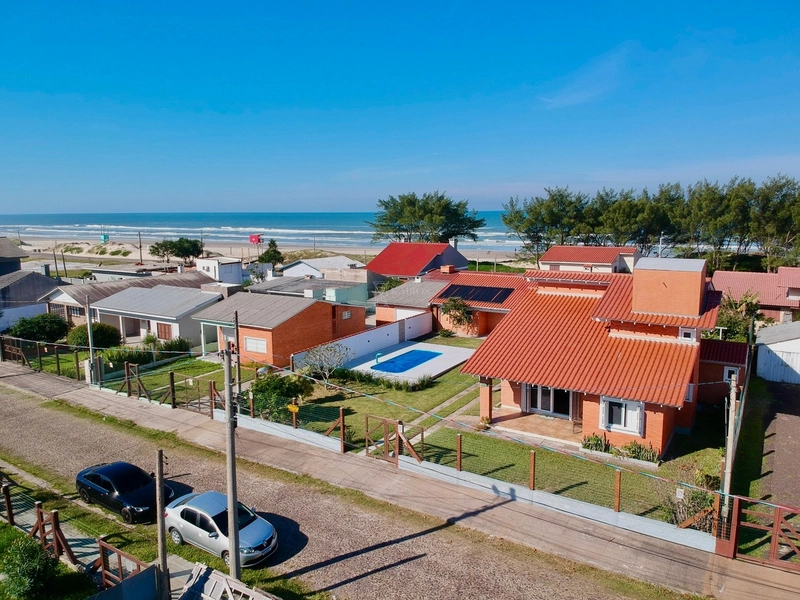 Casa em Rainha do Mar: 1ª foto da galeria de imagens do imóvel