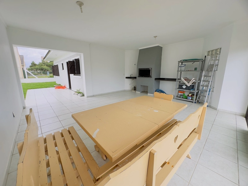 Casa Com 2 Terrenos e Piscina Próxima ao Mar: 16ª foto da galeria de imagens do imóvel