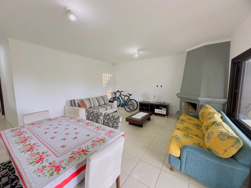 Casa Com 2 Terrenos e Piscina Próxima ao Mar: 18ª foto da galeria de imagens do imóvel