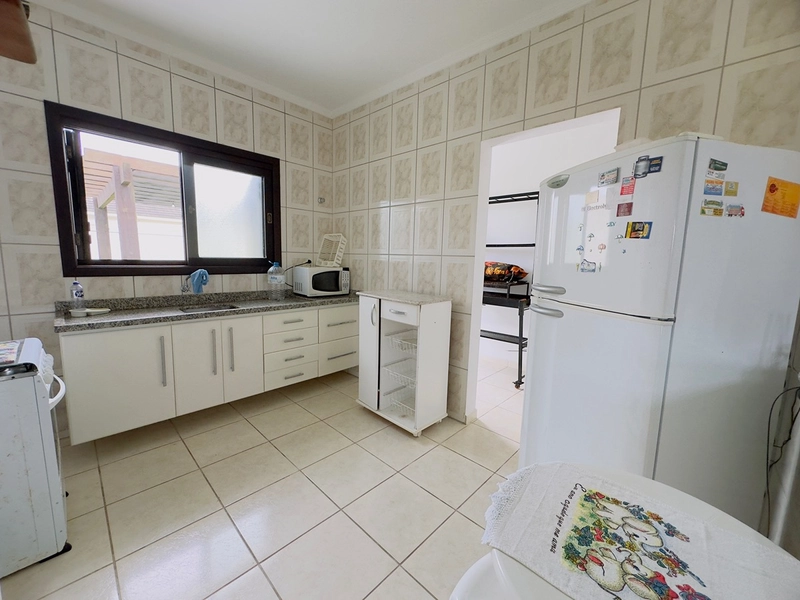 Casa Com 2 Terrenos e Piscina Próxima ao Mar: 20ª foto da galeria de imagens do imóvel