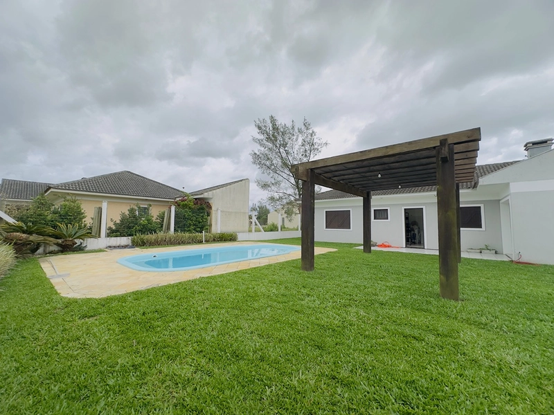 Casa Com 2 Terrenos e Piscina Próxima ao Mar: 11ª foto da galeria de imagens do imóvel