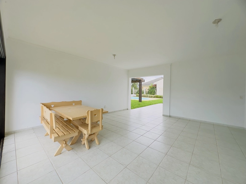 Casa Com 2 Terrenos e Piscina Próxima ao Mar: 15ª foto da galeria de imagens do imóvel
