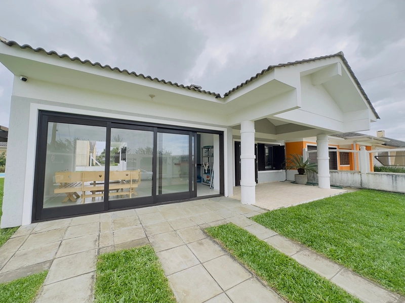 Casa Com 2 Terrenos e Piscina Próxima ao Mar: 27ª foto da galeria de imagens do imóvel