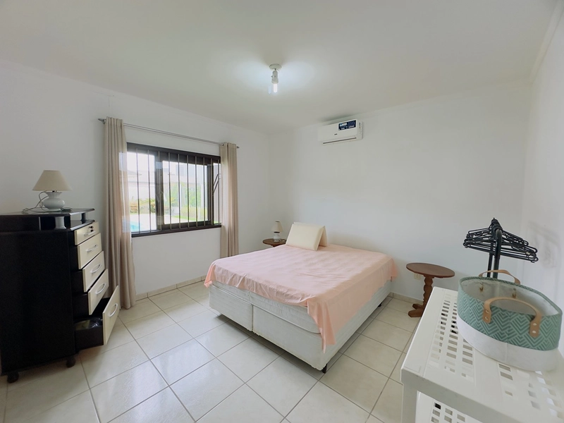 Casa Com 2 Terrenos e Piscina Próxima ao Mar: 25ª foto da galeria de imagens do imóvel