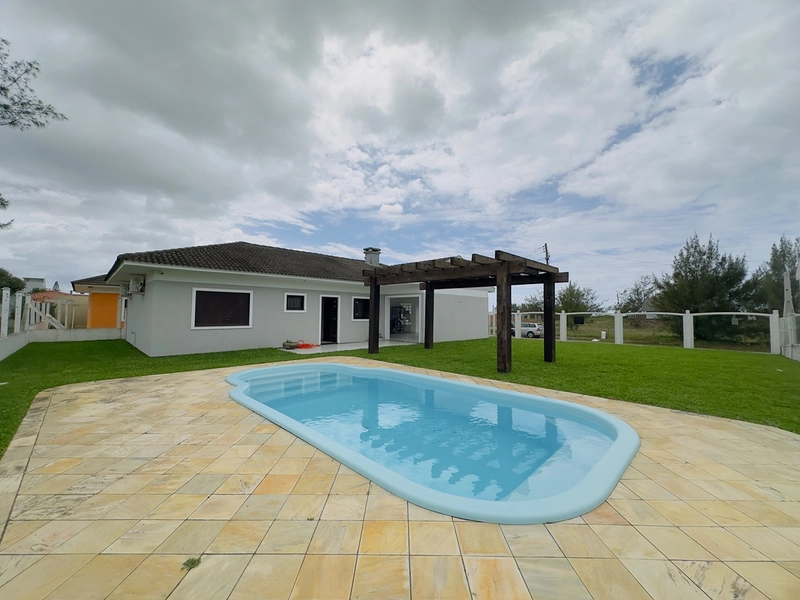 Casa Com 2 Terrenos e Piscina Próxima ao Mar: 12ª foto da galeria de imagens do imóvel