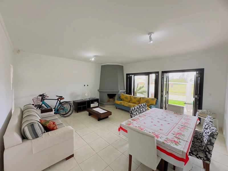 Casa Com 2 Terrenos e Piscina Próxima ao Mar: 19ª foto da galeria de imagens do imóvel