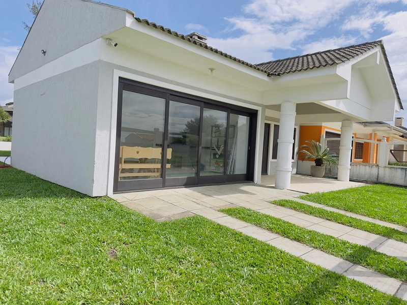 Casa Com 2 Terrenos e Piscina Próxima ao Mar: 5ª foto da galeria de imagens do imóvel