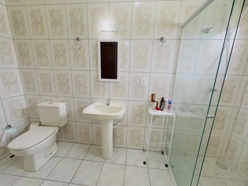 Casa Com 2 Terrenos e Piscina Próxima ao Mar: 26ª foto da galeria de imagens do imóvel