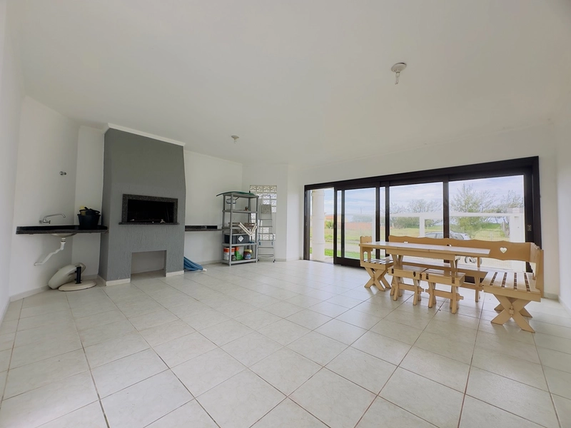 Casa Com 2 Terrenos e Piscina Próxima ao Mar: 17ª foto da galeria de imagens do imóvel