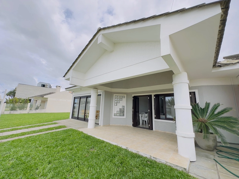 Casa Com 2 Terrenos e Piscina Próxima ao Mar: 28ª foto da galeria de imagens do imóvel