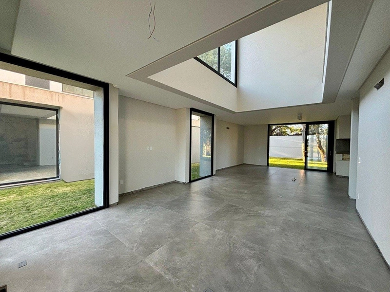 EXCELENTE CASA ALTO PADRÃO EM CONDOMÍNIO: 2ª foto da galeria de imagens do imóvel