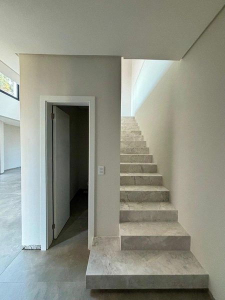 EXCELENTE CASA ALTO PADRÃO EM CONDOMÍNIO: 4ª foto da galeria de imagens do imóvel