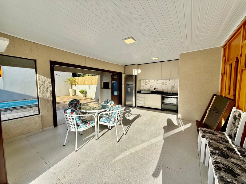 EXCELENTE CASA DE PRAIA PRÓXIMA AO MAR COM PISCINA: 23ª foto da galeria de imagens do imóvel