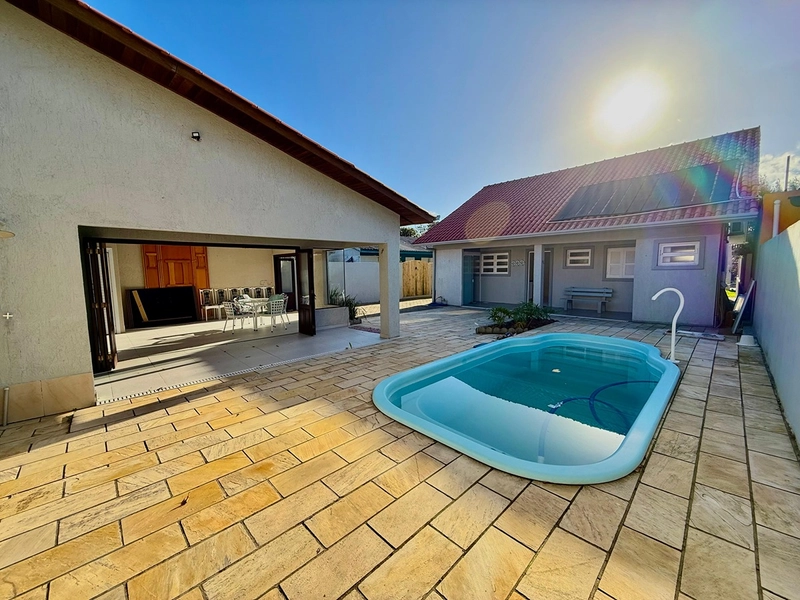 EXCELENTE CASA DE PRAIA PRÓXIMA AO MAR COM PISCINA: 16ª foto da galeria de imagens do imóvel