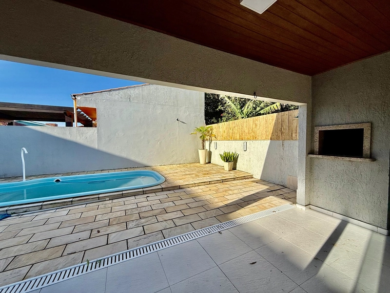 EXCELENTE CASA DE PRAIA PRÓXIMA AO MAR COM PISCINA: 9ª foto da galeria de imagens do imóvel