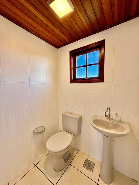 EXCELENTE CASA DE PRAIA PRÓXIMA AO MAR COM PISCINA: 4ª foto da galeria de imagens do imóvel