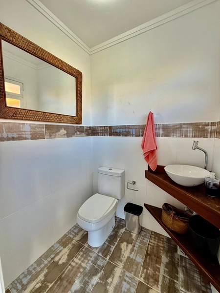 EXCELENTE CASA DE PRAIA PRÓXIMA AO MAR COM PISCINA: 8ª foto da galeria de imagens do imóvel