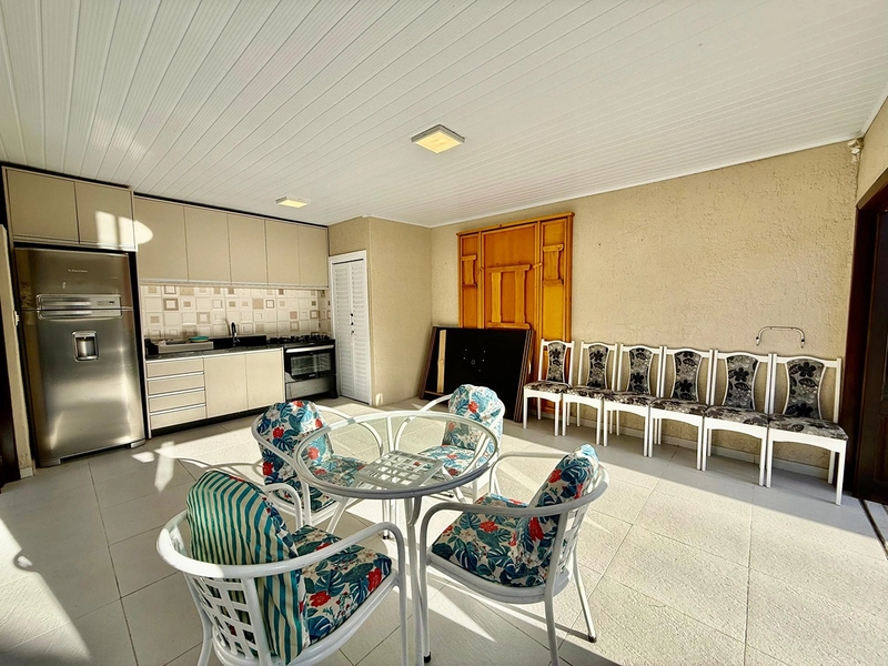 EXCELENTE CASA DE PRAIA PRÓXIMA AO MAR COM PISCINA: 15ª foto da galeria de imagens do imóvel