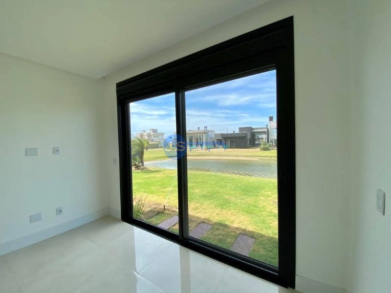 MAGNÍFICA CASA CEM CONDOMINIO COM FUNDO PARA O LAGO: 36ª foto da galeria de imagens do imóvel