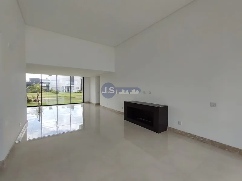 MAGNÍFICA CASA CEM CONDOMINIO COM FUNDO PARA O LAGO: 4ª foto da galeria de imagens do imóvel