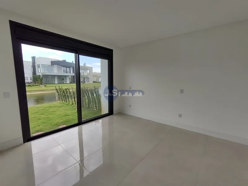 MAGNÍFICA CASA CEM CONDOMINIO COM FUNDO PARA O LAGO: 13ª foto da galeria de imagens do imóvel